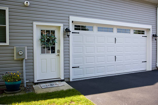 24/7 Emergency Garage Door Panel Replacement experts in Sky Lake, FL